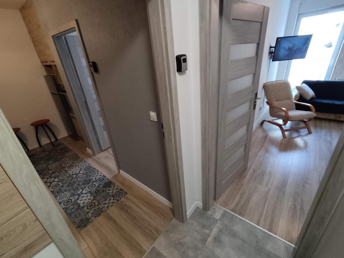 1120 Smialego 41 - Tanie Pokoje W Apartamencie - Samodzielne Zameldowanie - Self Check In Posen Exterior foto