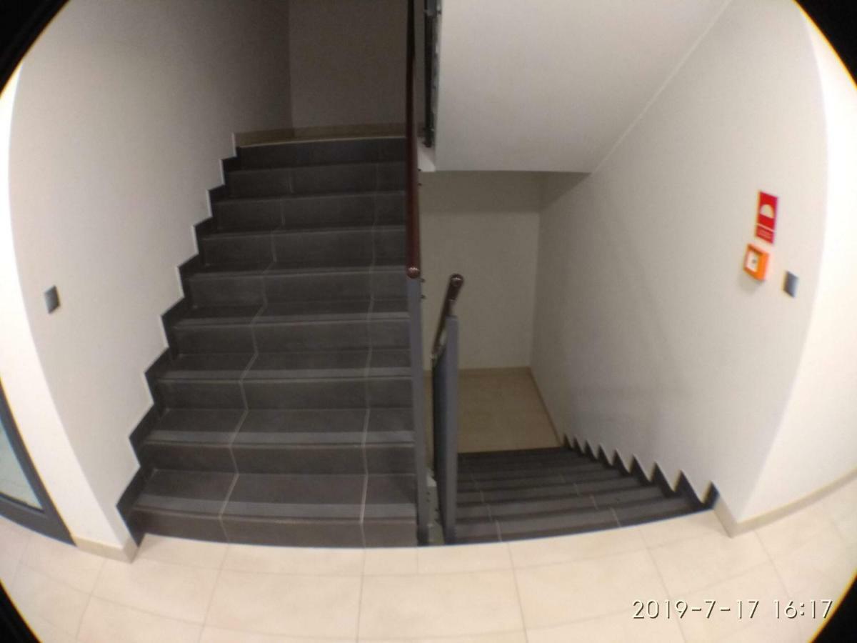 1120 Smialego 41 - Tanie Pokoje W Apartamencie - Samodzielne Zameldowanie - Self Check In Posen Exterior foto