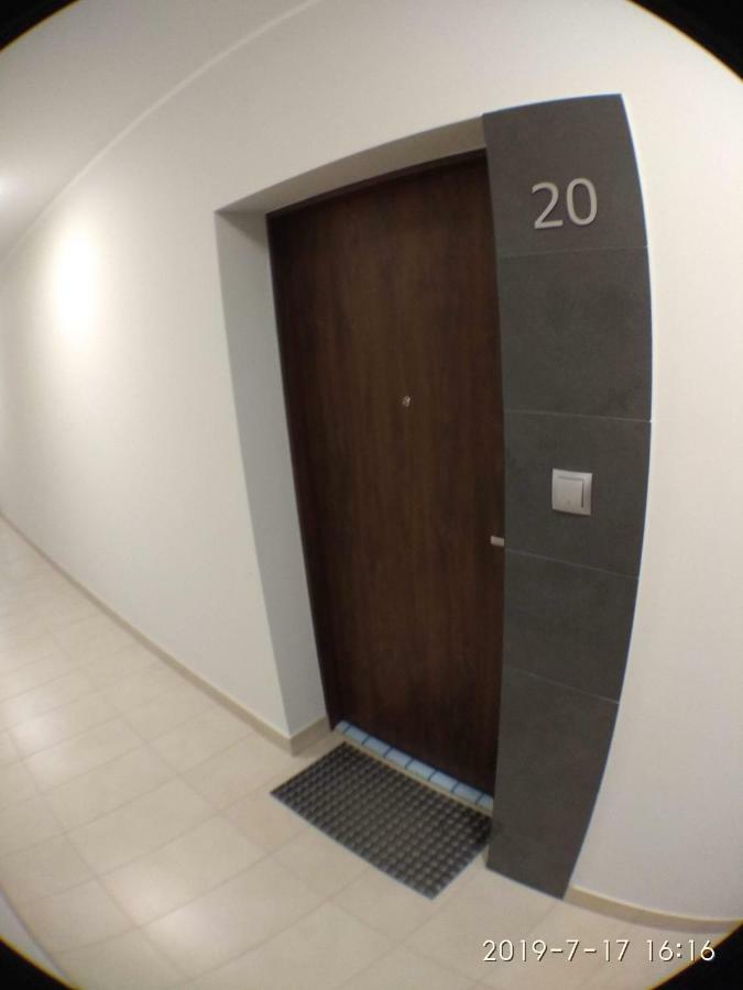 1120 Smialego 41 - Tanie Pokoje W Apartamencie - Samodzielne Zameldowanie - Self Check In Posen Exterior foto